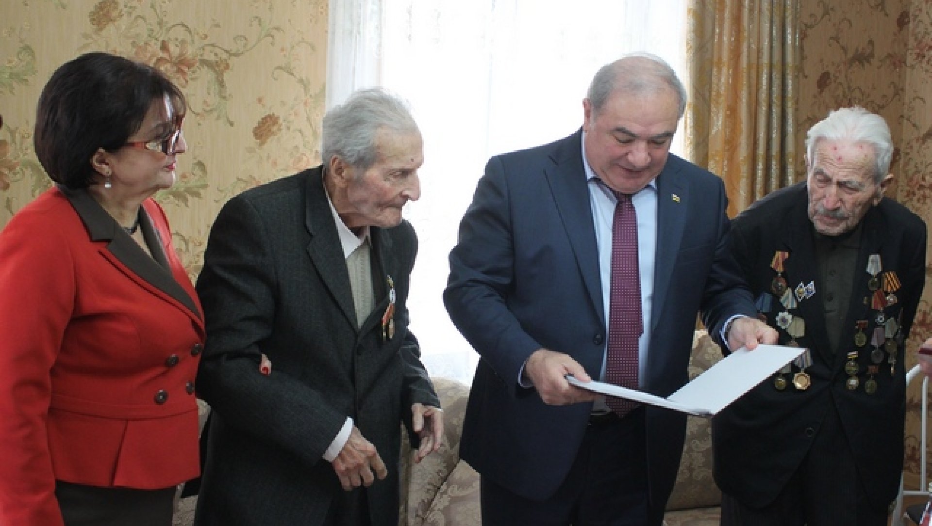 Доменти Кулумбегов поздравил Дмитрия Харебова со 100-летним юбилеем