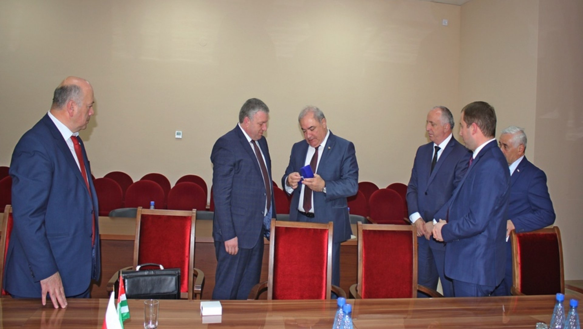 Доменти Кулумбегов принял делегацию из Абхазии