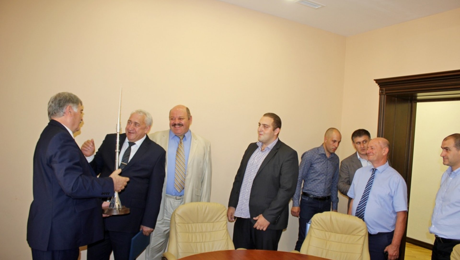 Алексей Попов поздравил руководство и народ Южной Осетии с праздником