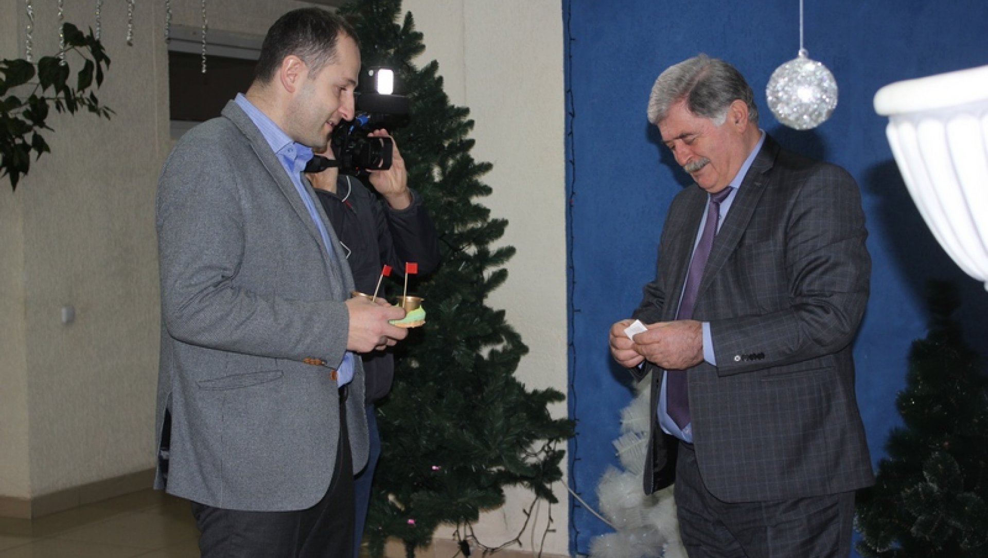 Эрик Пухаев и Геннадий Бекоев приняли участие в акции «Фонтан желаний»