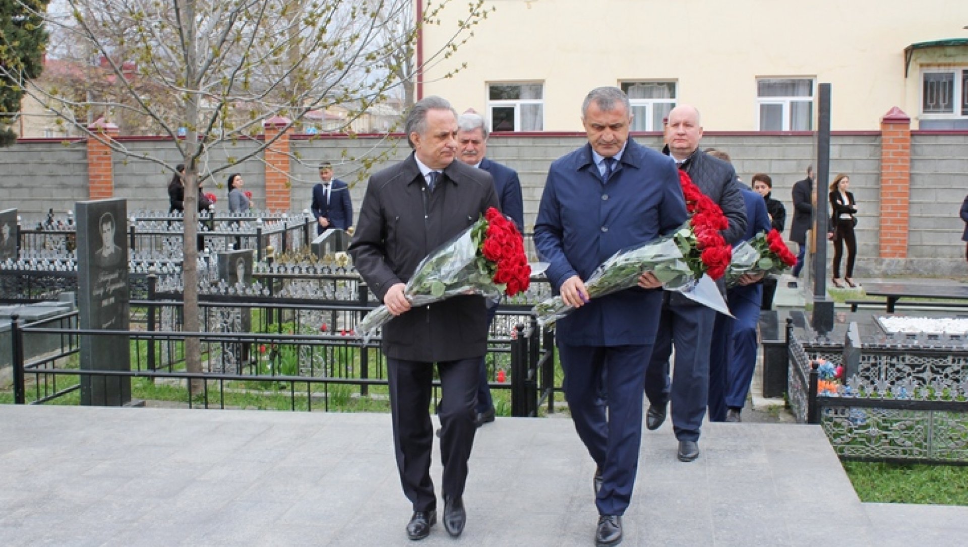 Виталий Мутко и Анатолий Бибилов посетили Мемориальный комплекс