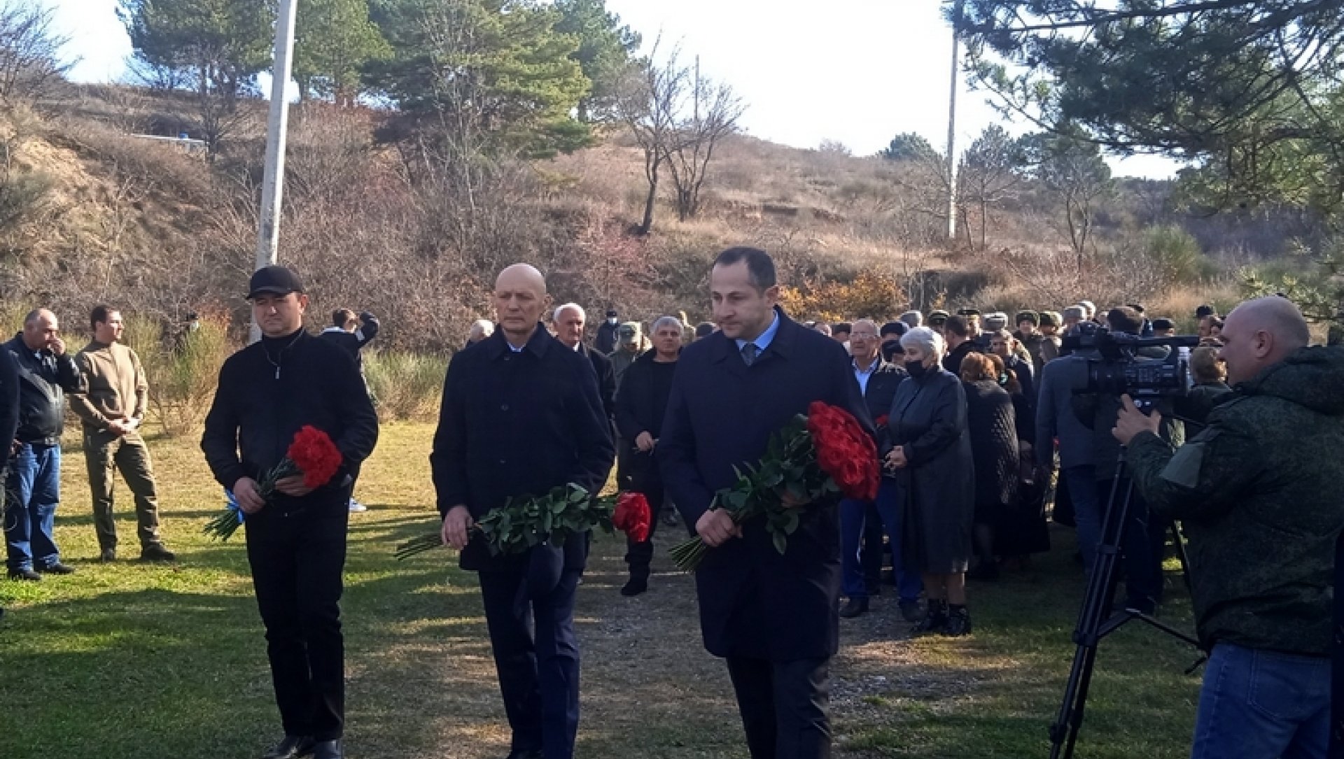 Геннадий Бекоев принял участие в церемонии возложения цветов в День мужества и народного единства