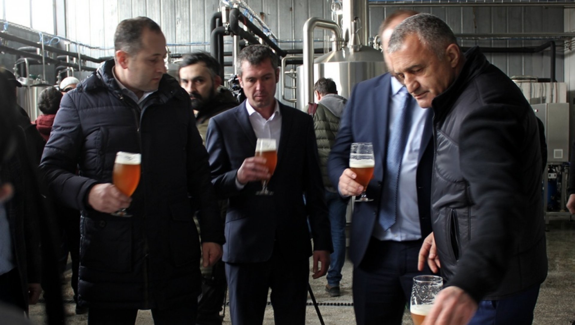 Геннадий Бекоев принял участие в открытии пивоварни в Ленингоре