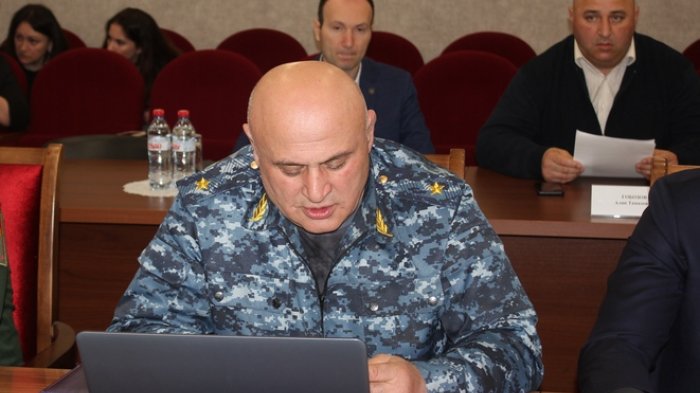 О повышении должностных окладов сотрудников МВД