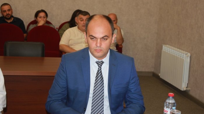 Константин Джуссоев представил коллективу Аппарата Правительства нового руководителя – Сармата Котаева