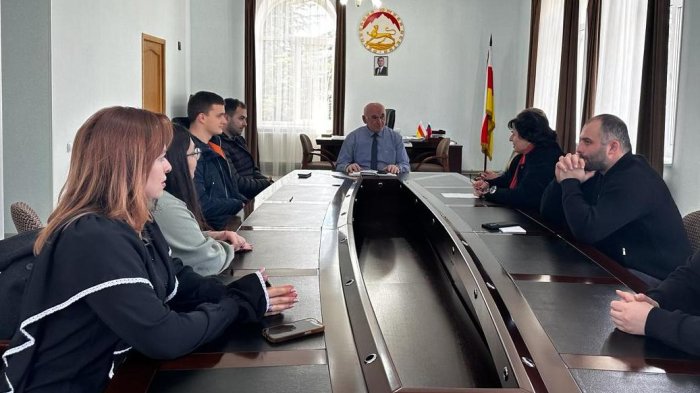 Сотрудники Аппарата Правительства оказали методическую помощь коллегам из Администрации Ленингорского района
