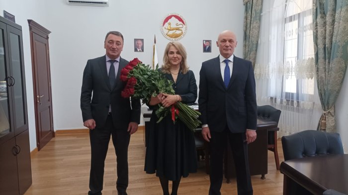 Михаил Мишустин поздравил Мадину Кокаеву с Международным женским праздником