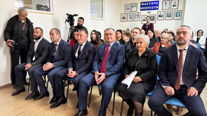 Константин Джуссоев принял участие в торжествах, посвященных 55-летию школы №11 