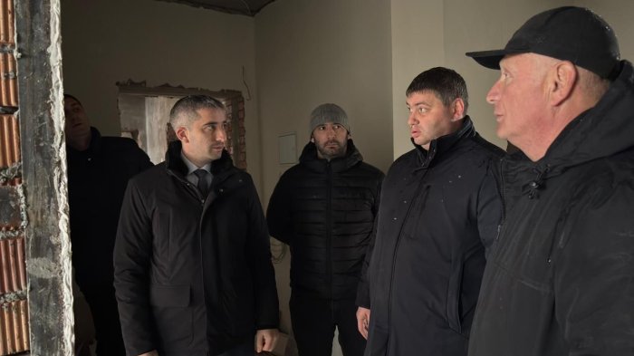 Дзамболат Тадтаев проинспектировал строительство многоквартирного дома на улице Осетинская   