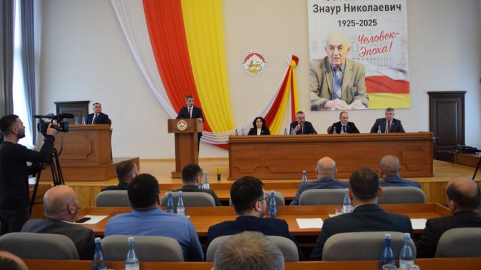 Дзамболат Тадтаев на сессии Парламента определил основные направления развития Республики