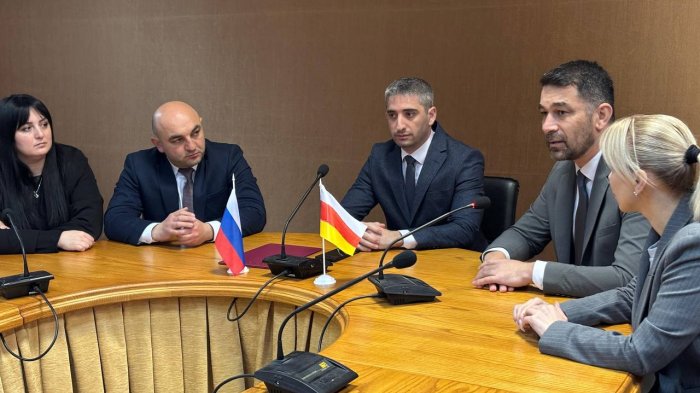 Председатель Правительства представил коллективу Министерства культуры нового руководителя 