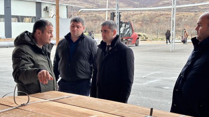Дзамболат Тадтаев посетил деревообратывающее предприятие 