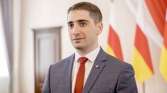 Поздравление работникам промышленности и транспорта 