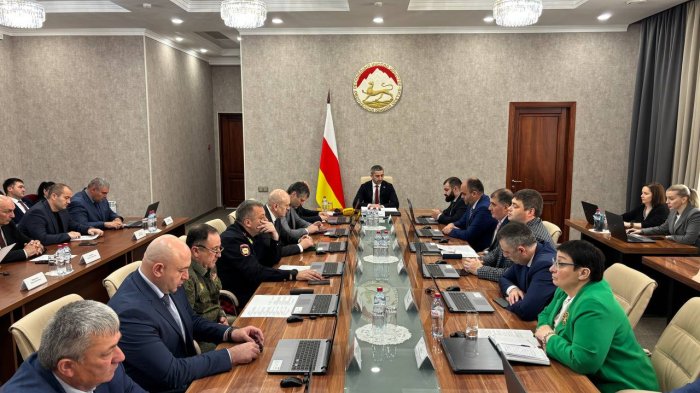 Правительство выделит дополнительные средства на приобретение аттестатов 