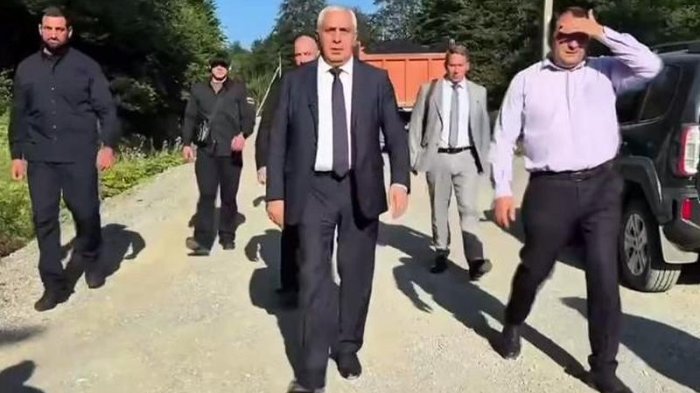 Марат Камболов проверил ход строительства дороги Эрцо – Синагур