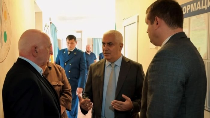 Марат Камболов посетил детский сад и амбулаторию в селе Цинагар