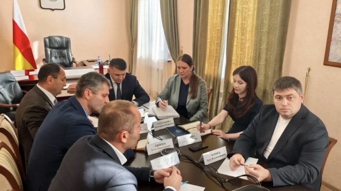 Южная Осетия и Москва обсудили сотрудничество в сфере строительства и благоустройства