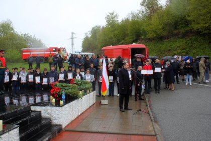 Геннадий Бекоев почтил память жертв Зарской трагедии